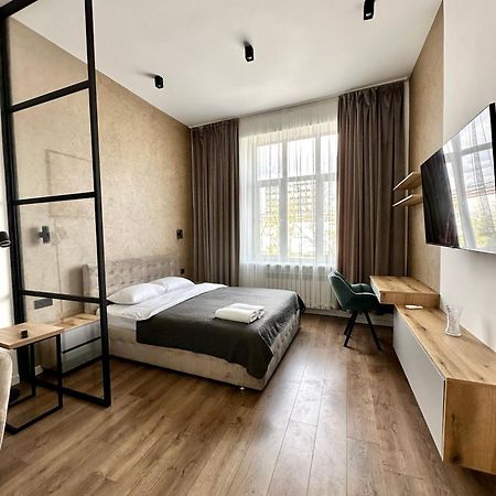 Romantic Apartments - In The Center Of Lviv , King-Size Bed Exterior photo