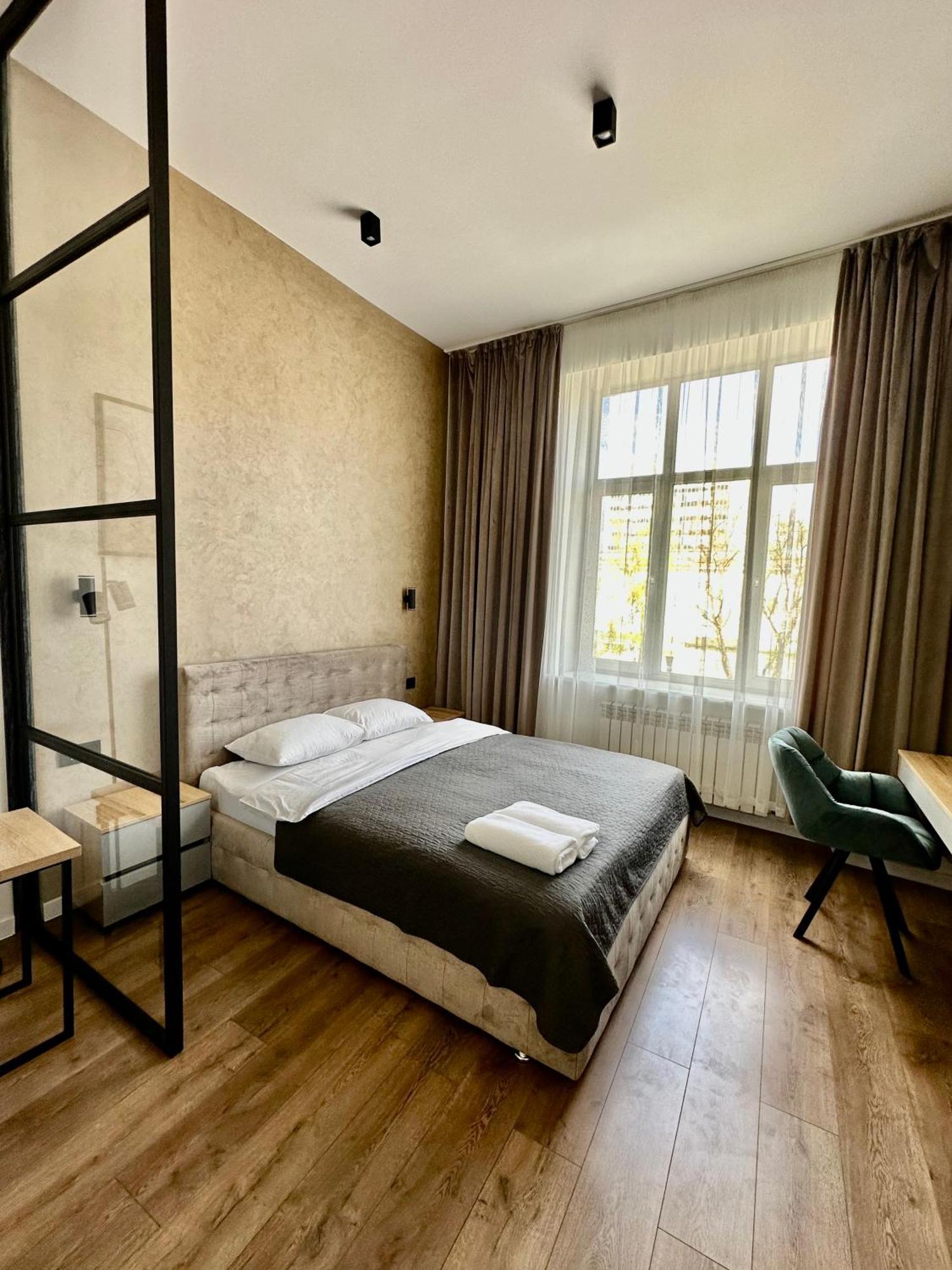 Romantic Apartments - In The Center Of Lviv , King-Size Bed Exterior photo
