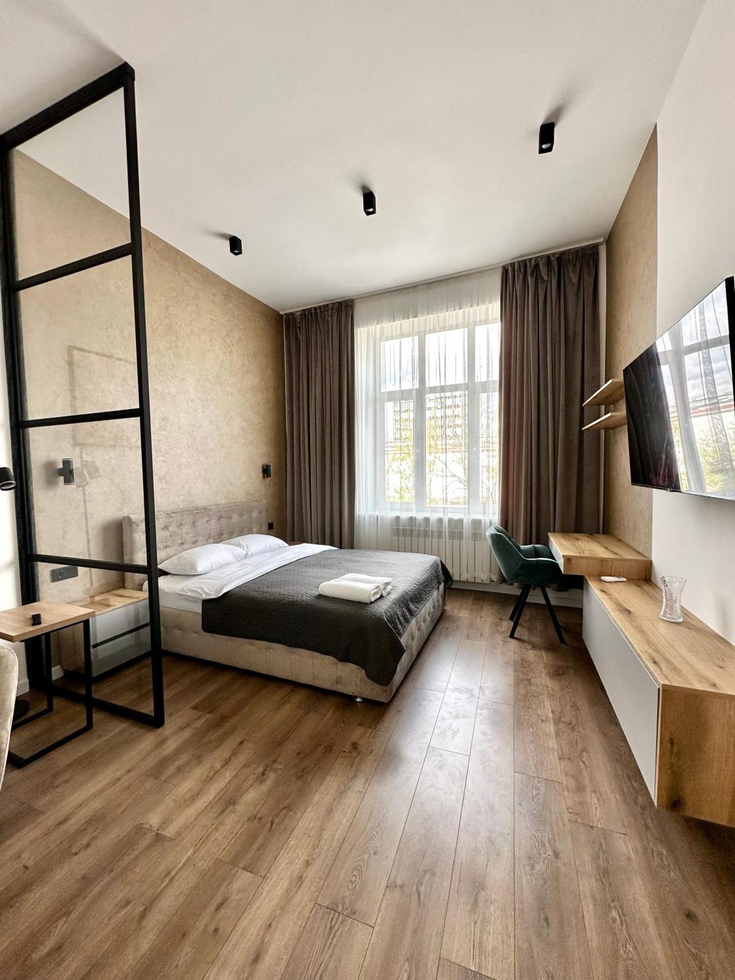 Romantic Apartments - In The Center Of Lviv , King-Size Bed Exterior photo