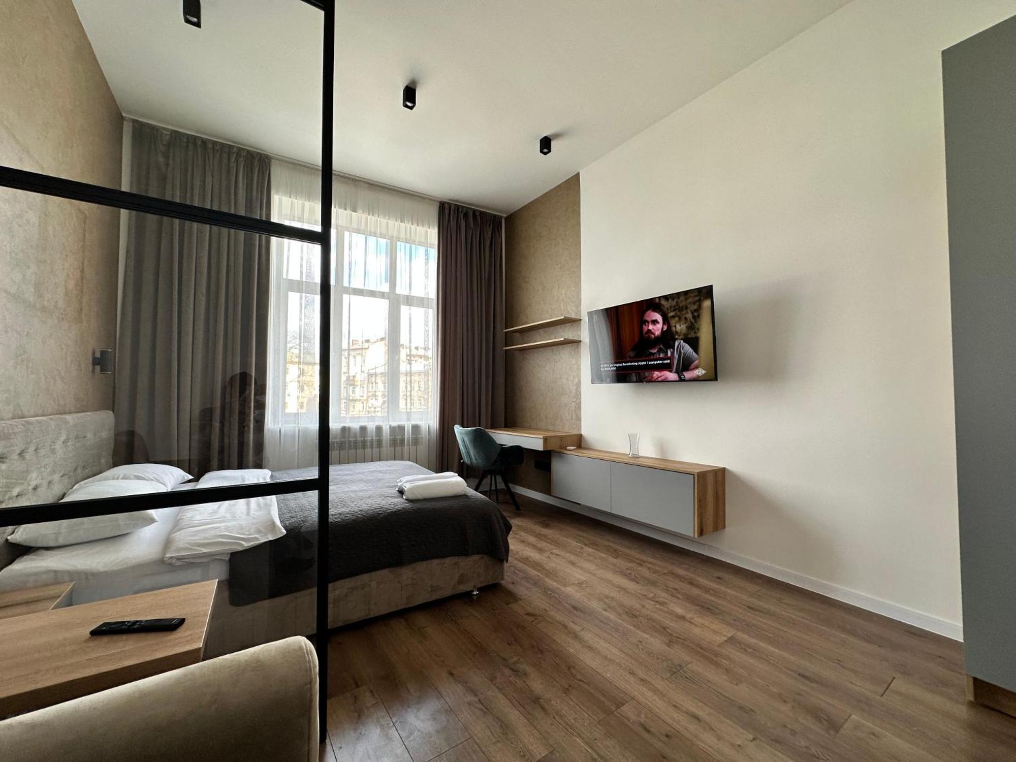 Romantic Apartments - In The Center Of Lviv , King-Size Bed Exterior photo