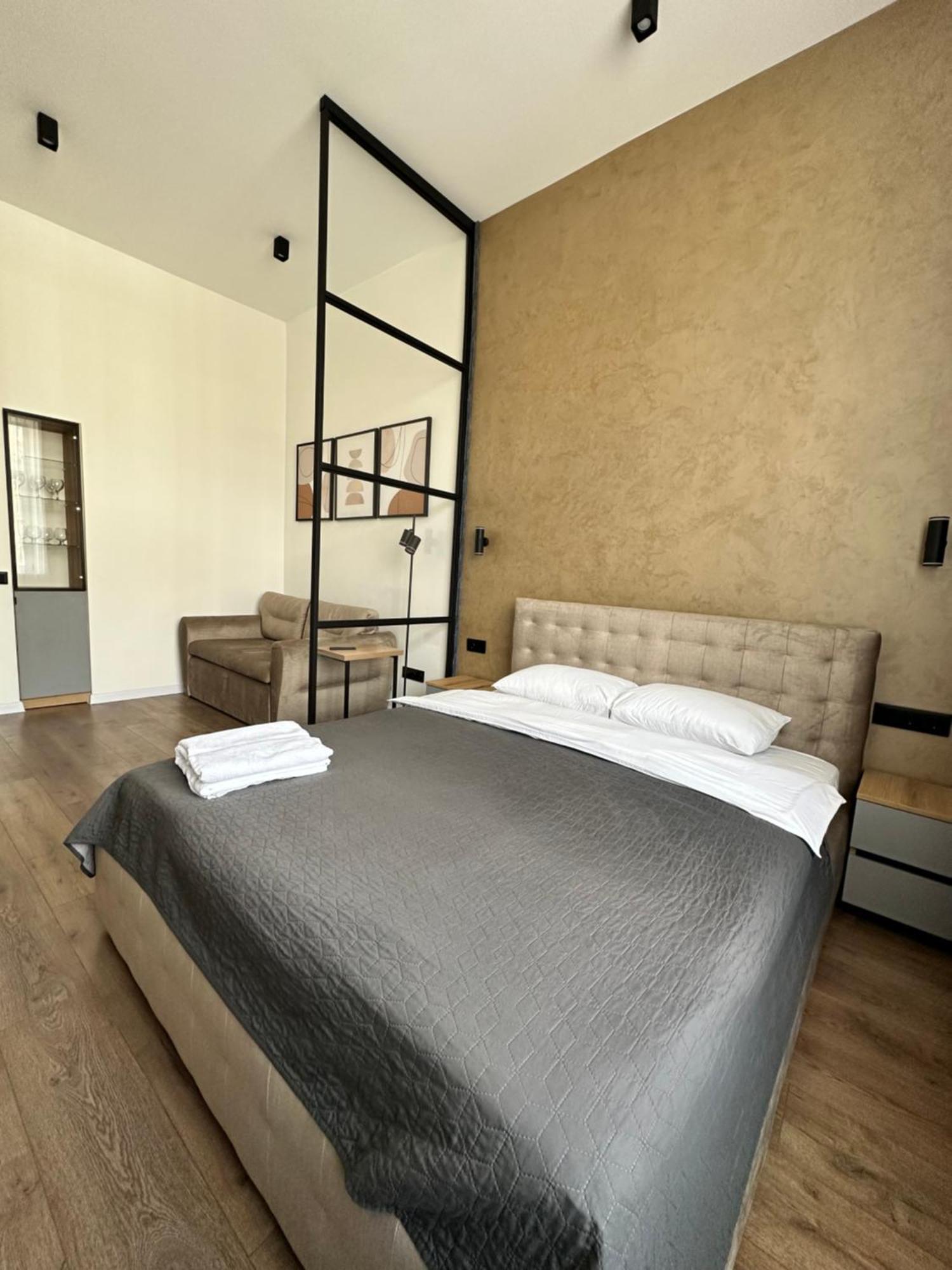Romantic Apartments - In The Center Of Lviv , King-Size Bed Exterior photo